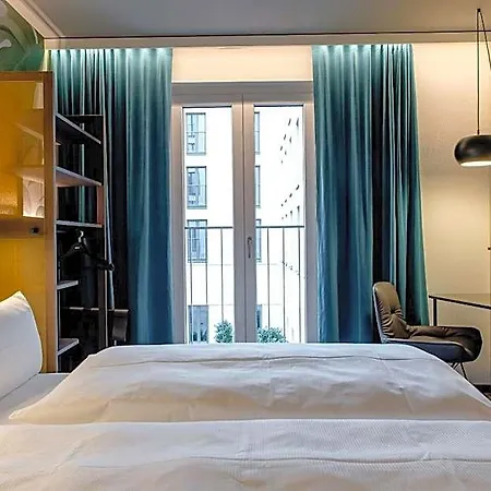 One Muenchen-hauptbahnhof 3*